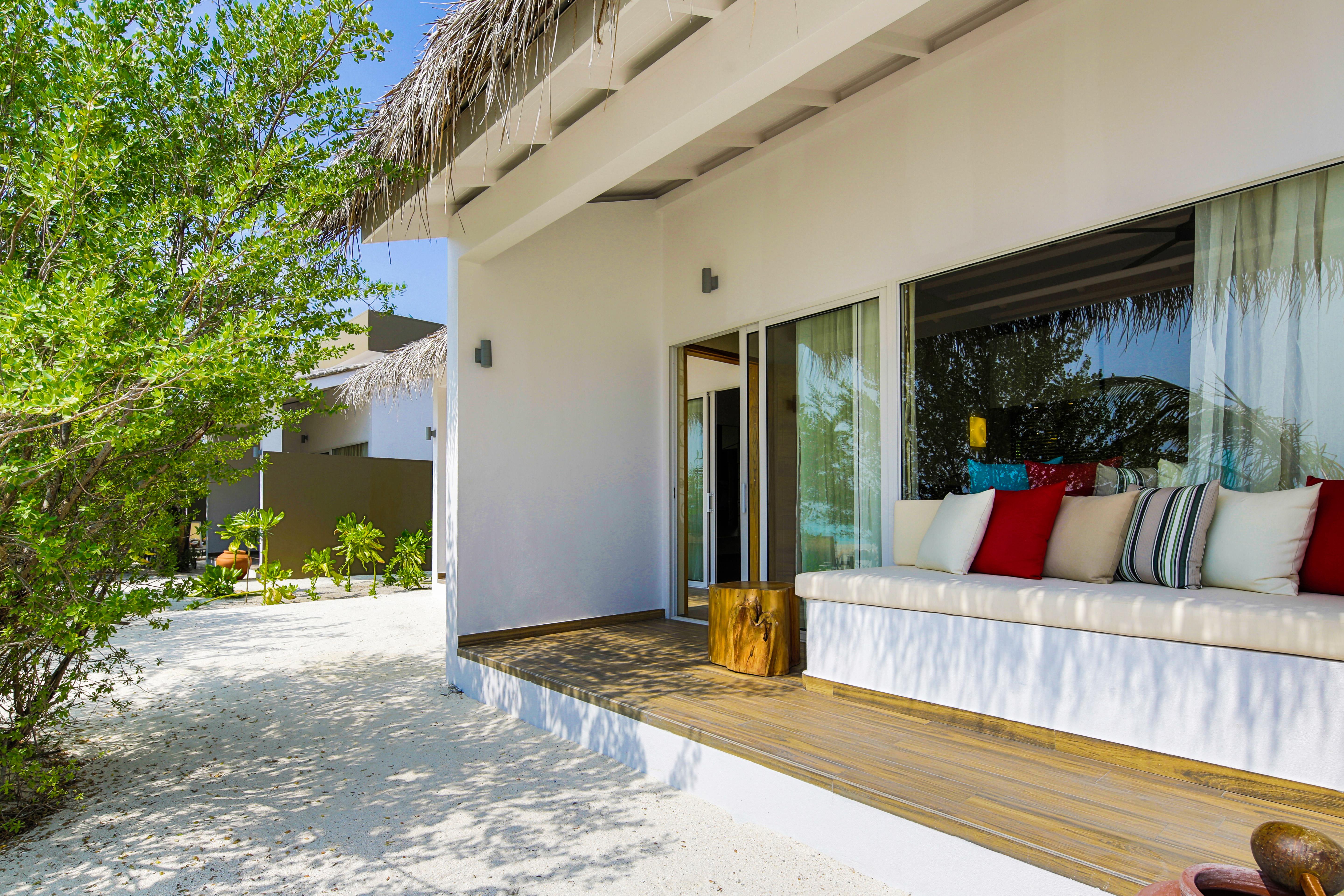 Cocoon Maldives Hotel Kurendhoo Exterior photo