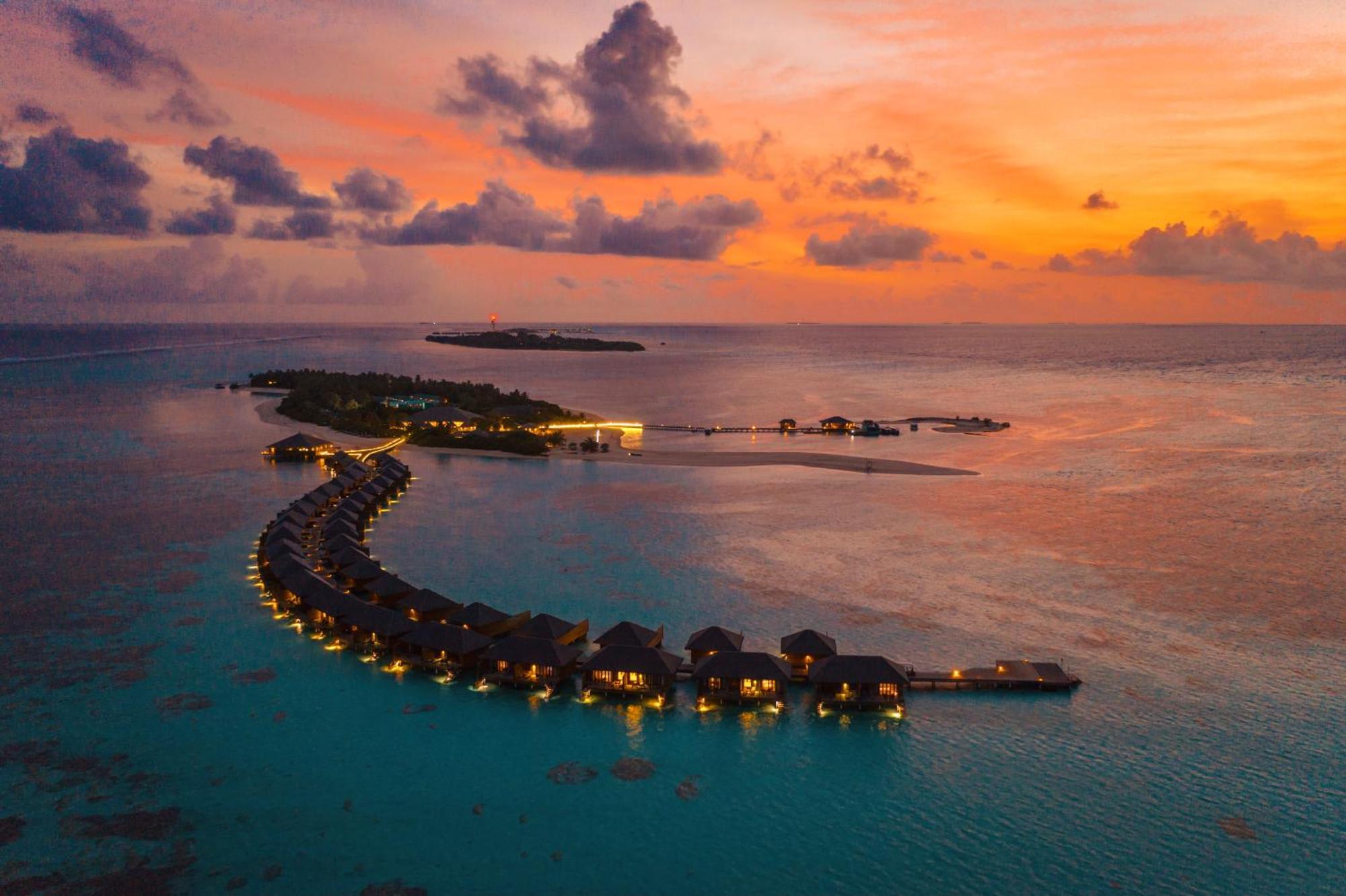 Cocoon Maldives Hotel Kurendhoo Exterior photo