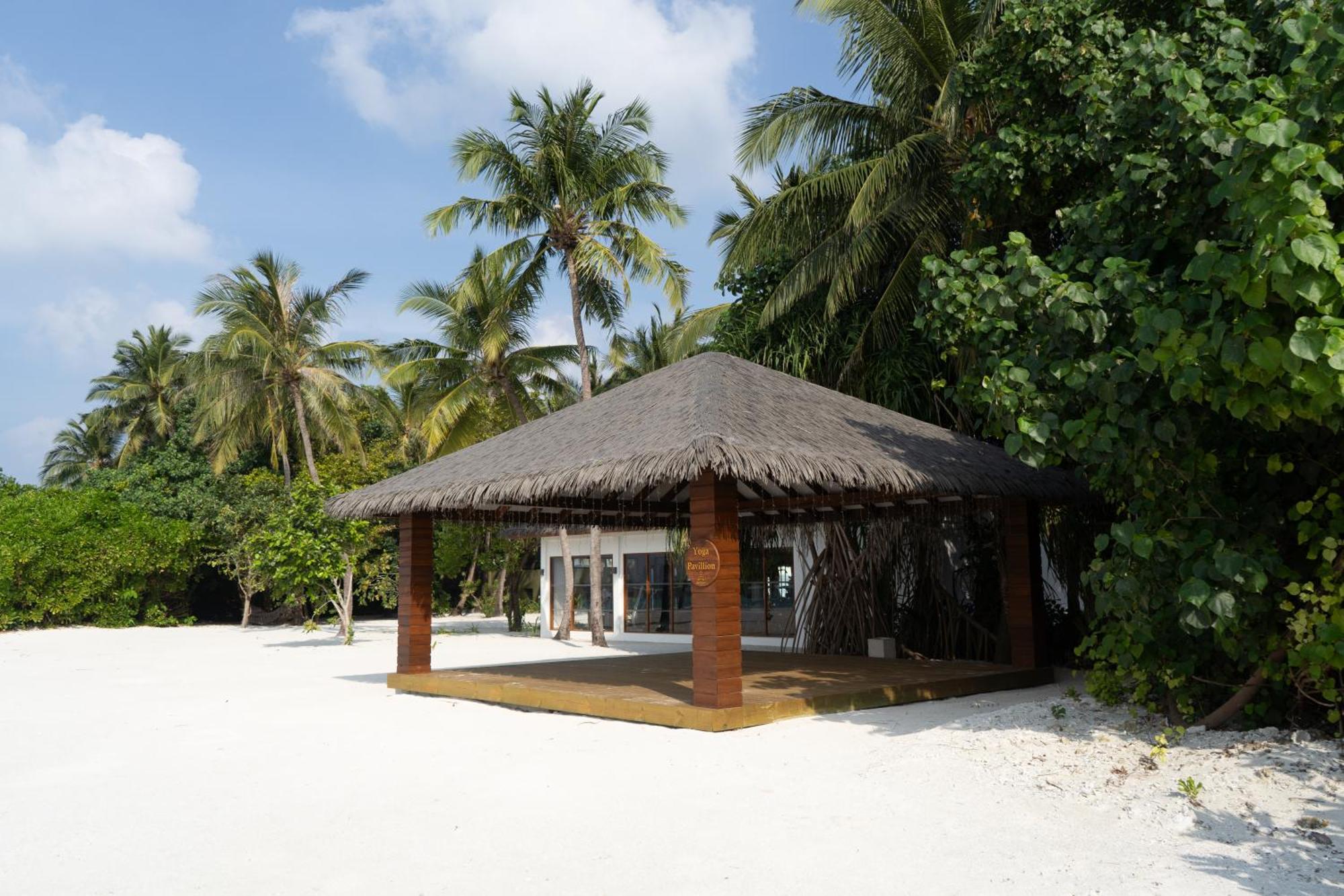 Cocoon Maldives Hotel Kurendhoo Exterior photo