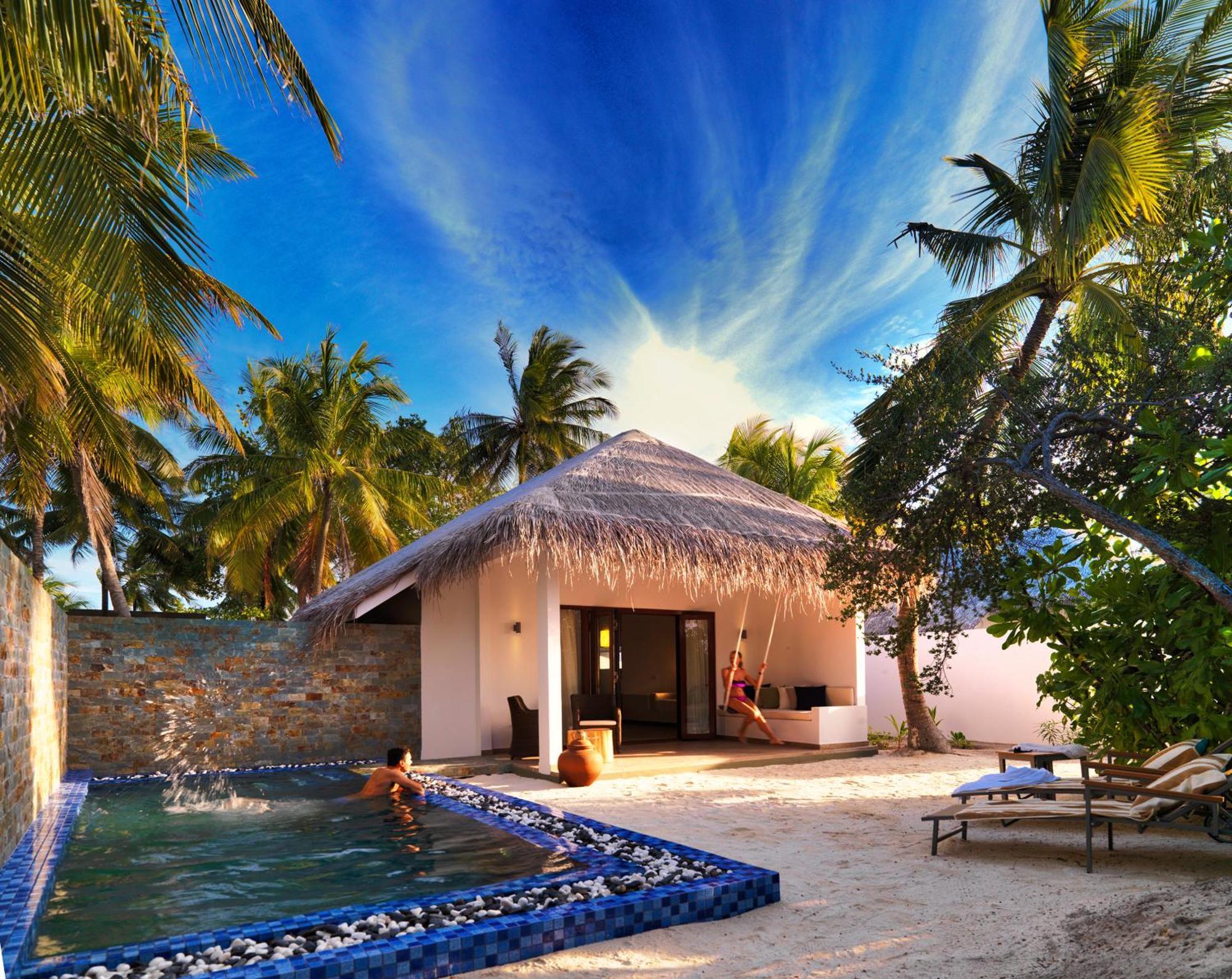 Cocoon Maldives Hotel Kurendhoo Exterior photo