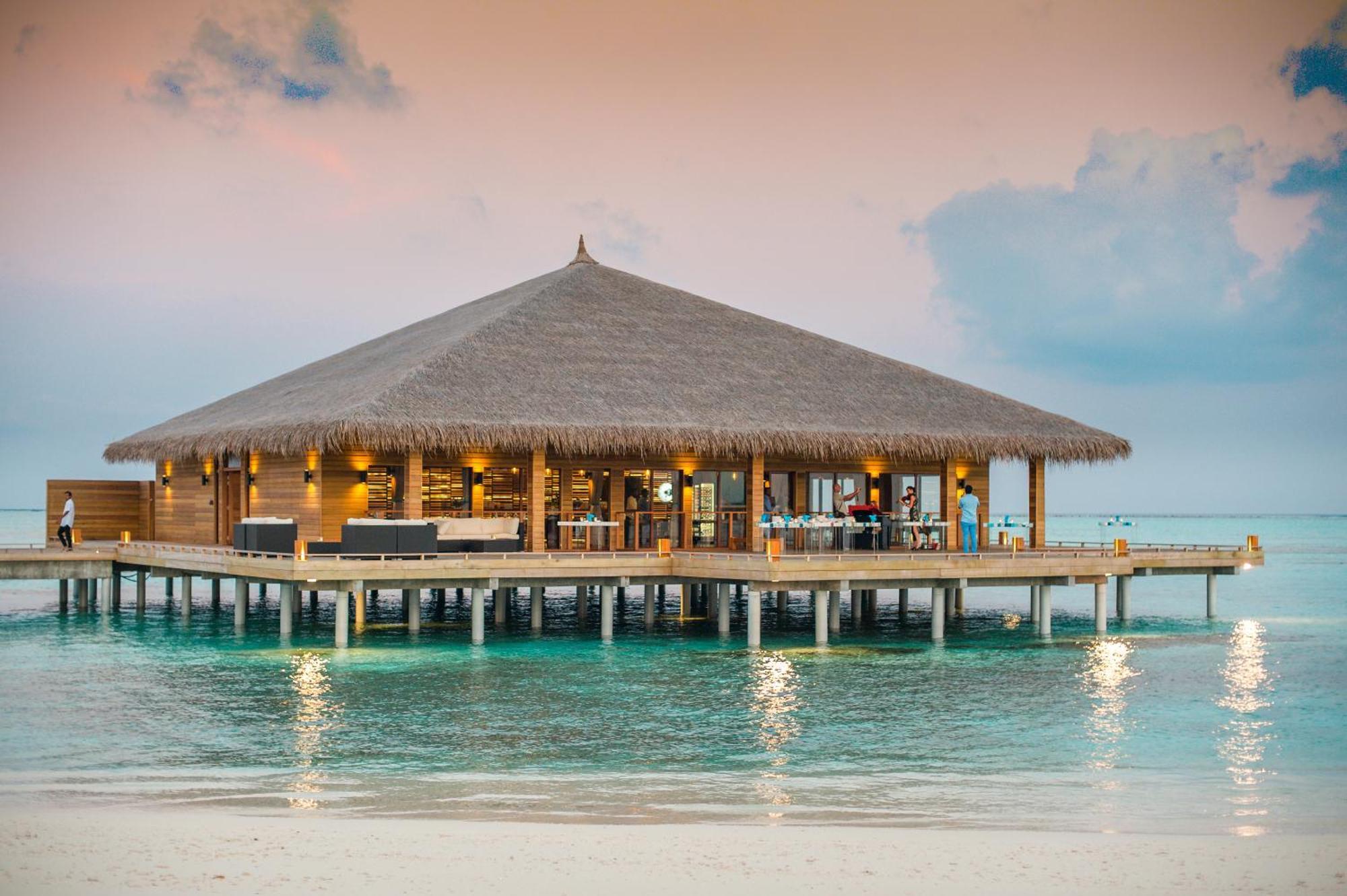 Cocoon Maldives Hotel Kurendhoo Exterior photo